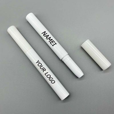 Un bon prix. Tubes à crayon rouge à lèvres Votre secret pour un look professionnel et poli En ligne