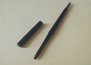 Un bon prix. Un crayon pour les lèvres en plastique, un vernis pour les lèvres en noir. en ligne