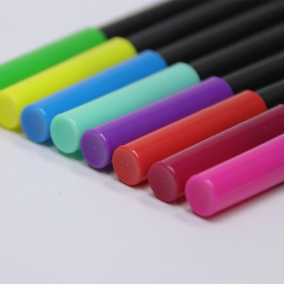 Un bon prix. Tuyaux de lipliner de haute qualité Tuyaux de lipliner avec logo personnalisé Contenant de lipliner Matériau planifiable en ligne