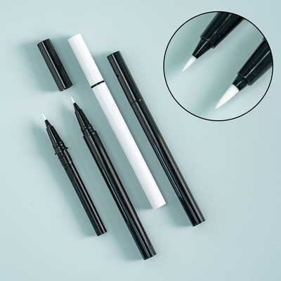 Un bon prix. Collage personnalisé du crayon Eyeliner Le crayon Eyeliner avec gravure et impression exclusives en ligne