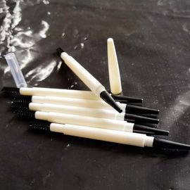 Un bon prix. Un crayon de sourcils professionnel avec une sensation de confort en ligne